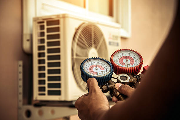 Professional Ac Installation technician working in Howard, WI